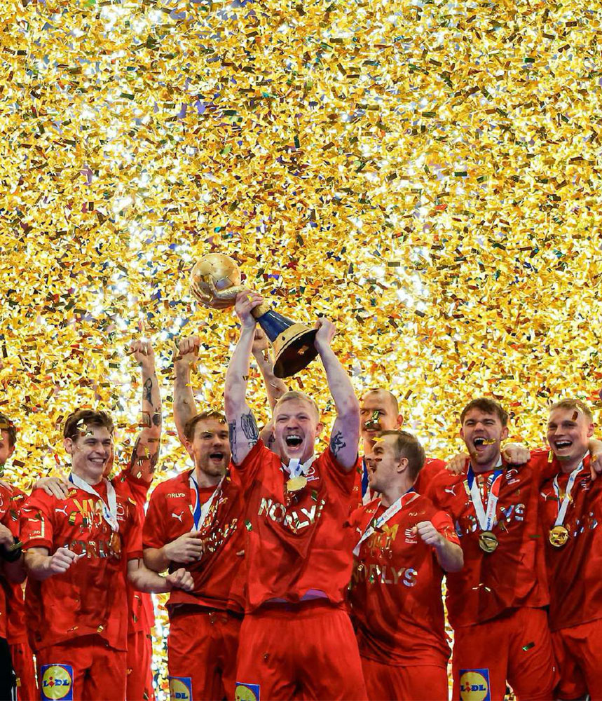 Player's lifting a trophy